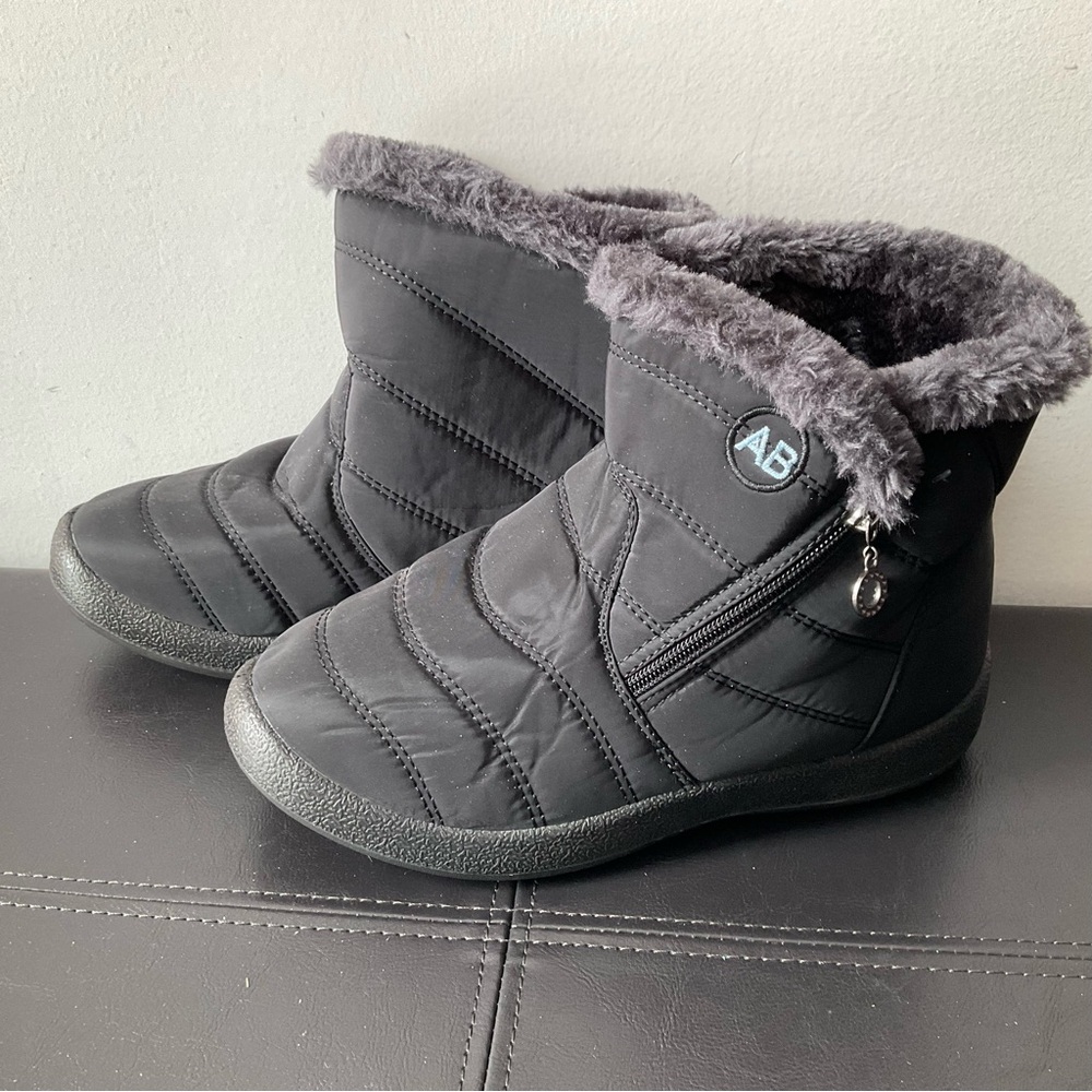 AB Waterproof Non-Slip Winter Snow Boots - EUC